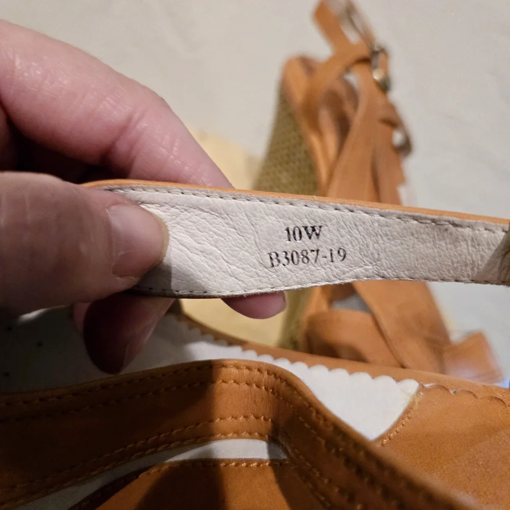 Blondo Koleta Wedge Sandals with Espadrille Heel Orange Tan‎